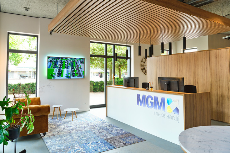 Optimal concentration and hospitality